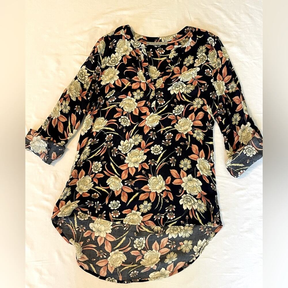 Daniel Rainn flowy 3/4 sleeve blouse size XS Navy floral. career, office